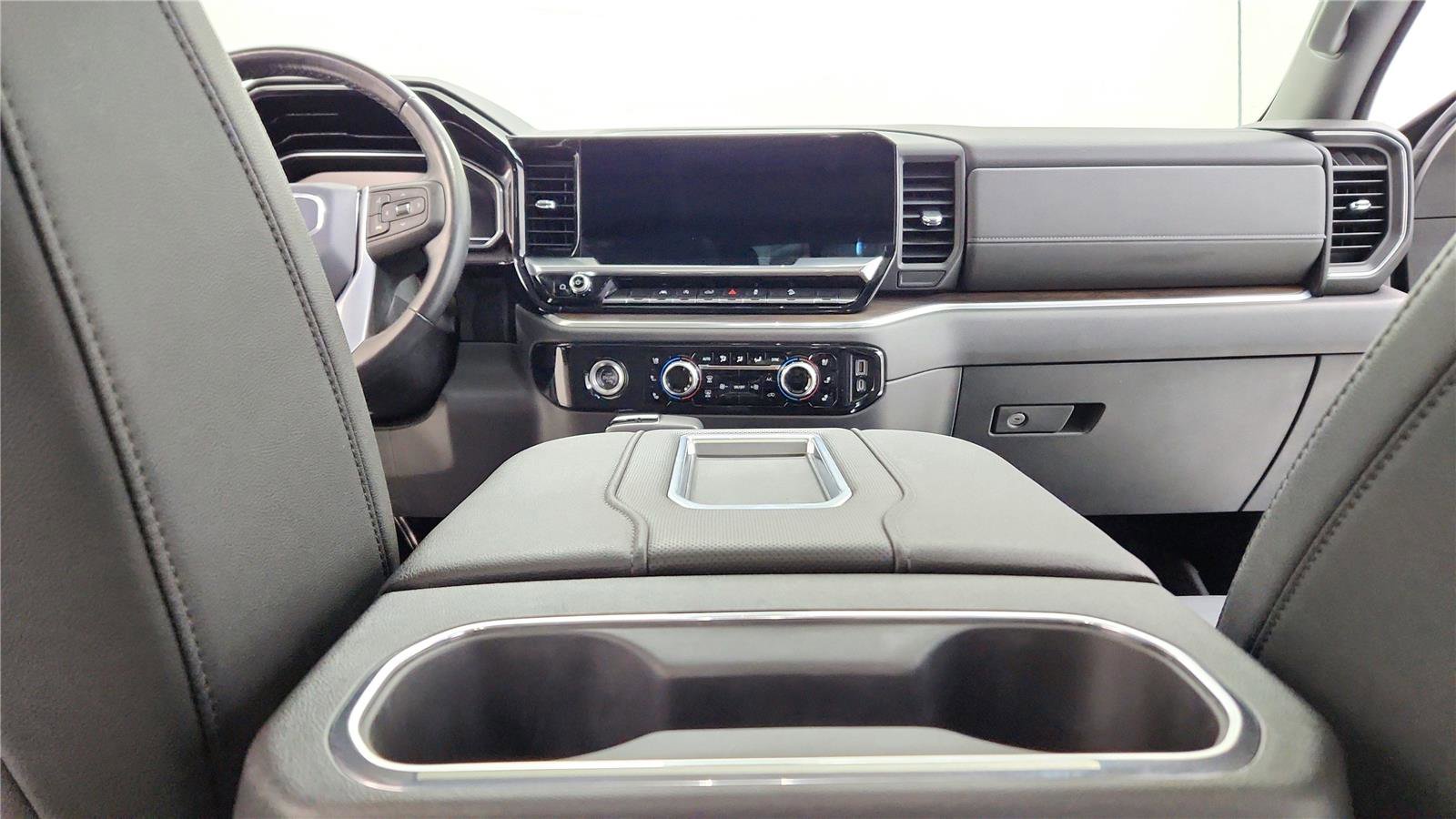 Used 2022 GMC Sierra 1500 SLT w/ SLT Convenience Package AWD/4WD image 18