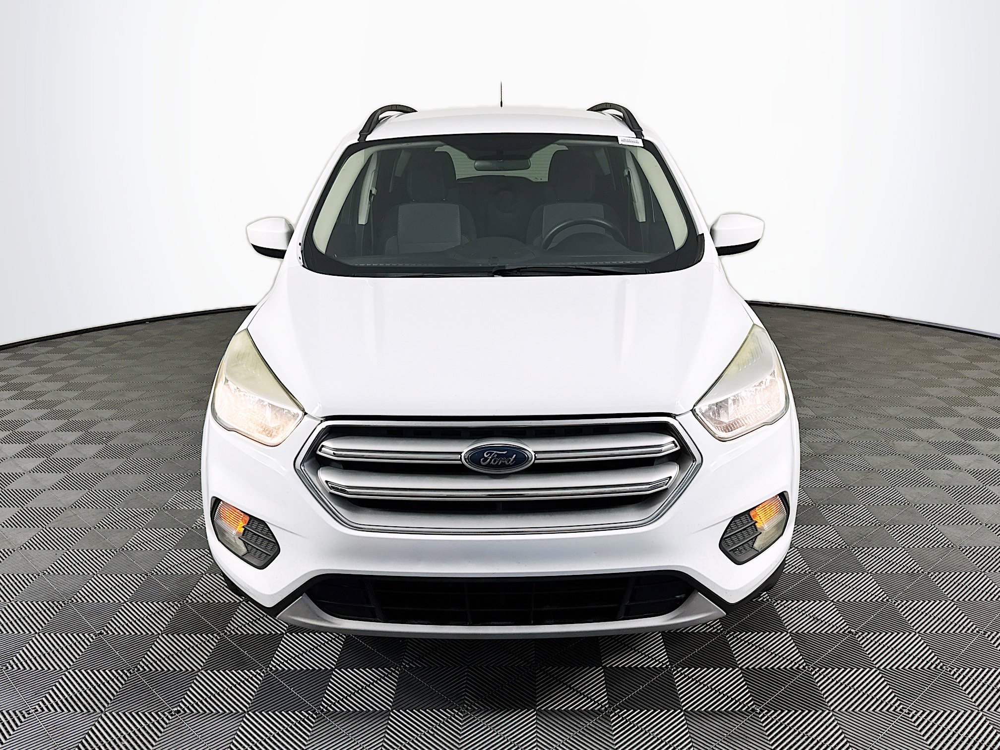 Used 2018 Ford Escape SE FWD image 2