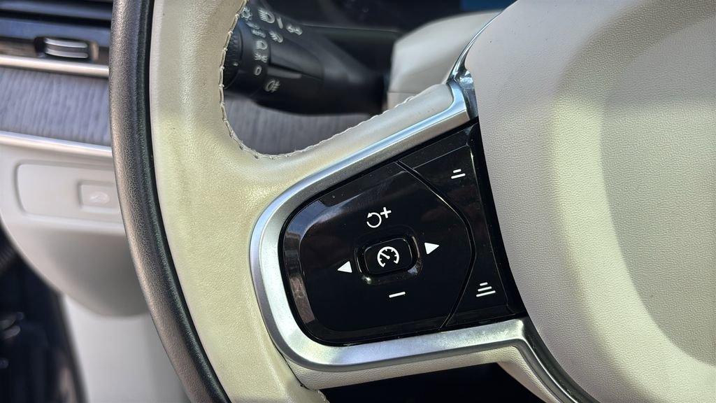 Used 2023 Volvo XC90 B6 Plus w/ Protection Package image 18