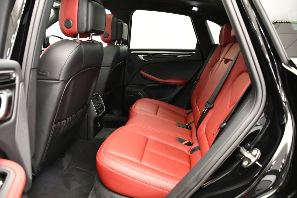 Used 2025 Porsche Macan Turbo image 40