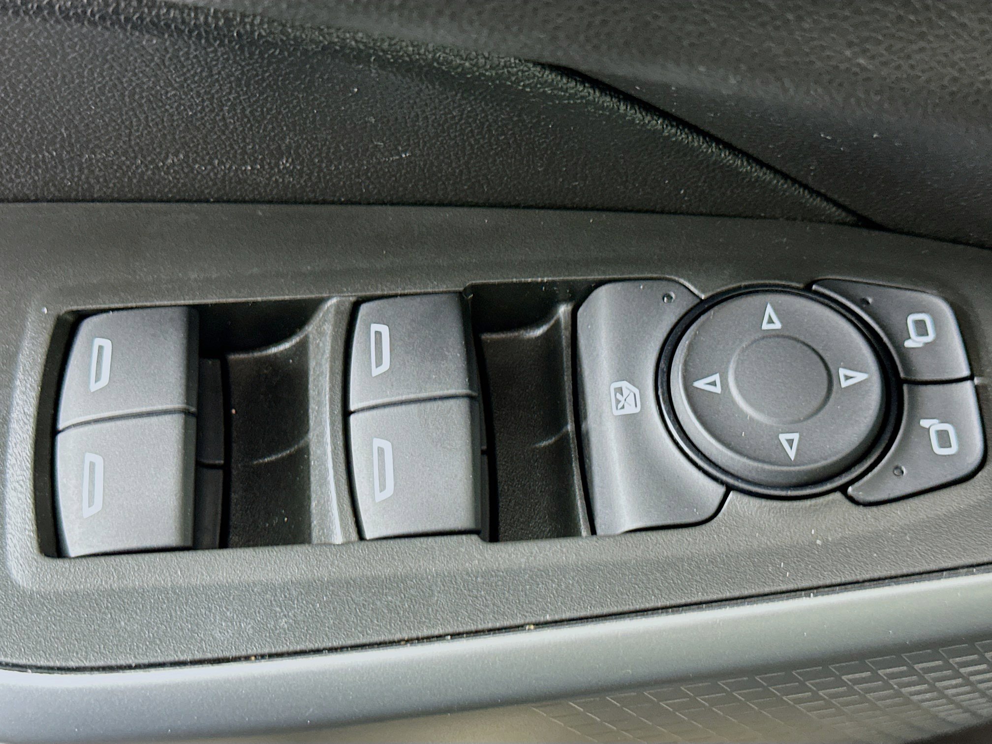 Used 2025 Chevrolet Trax LS image 15