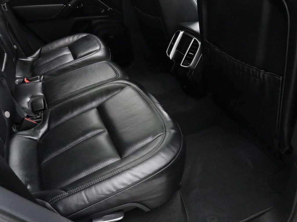 Used 2016 Porsche Cayenne image 34