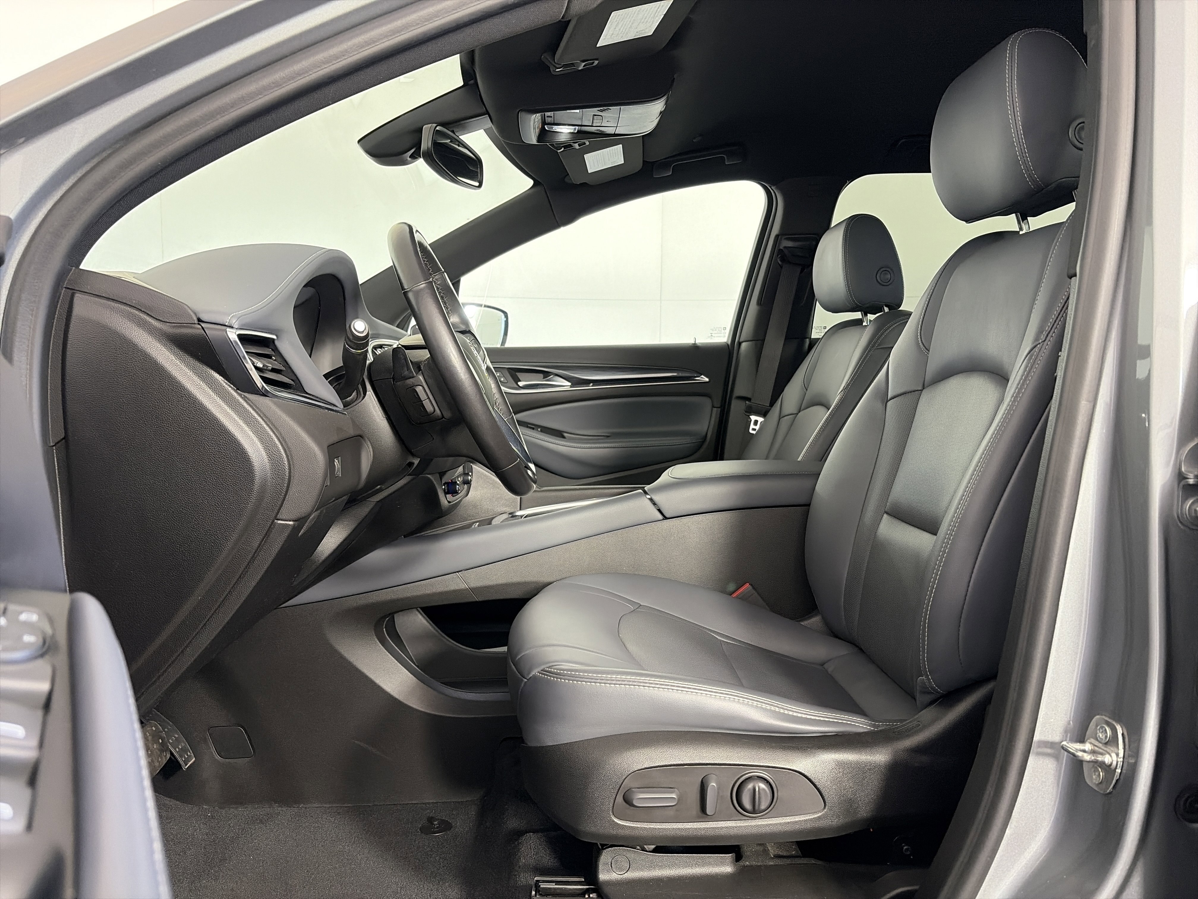 Certified 2023 Buick Enclave Essence FWD image 6