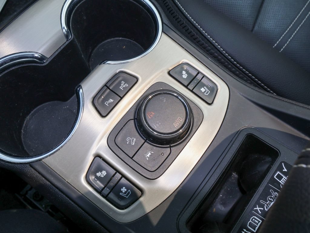 Used 2024 GMC Terrain Denali w/ Denali Premium Package AWD/4WD image 22
