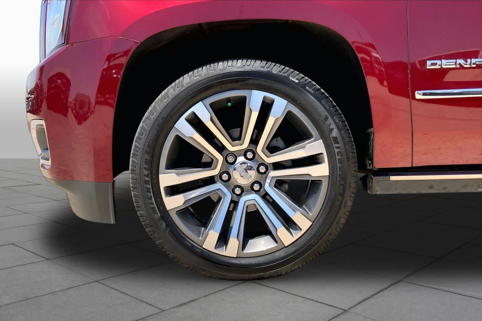 Used 2018 GMC Yukon Denali w/ Denali Ultimate Package AWD/4WD image 11
