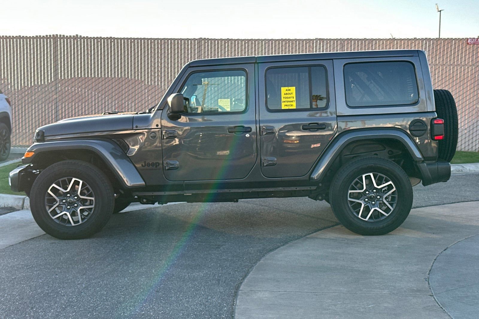 Used 2025 Jeep Wrangler Sahara image 7