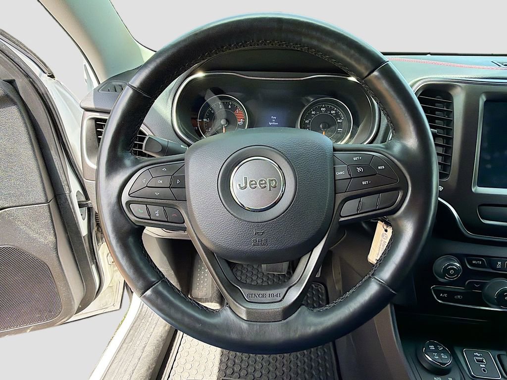 Used 2020 Jeep Cherokee Trailhawk w/ Cold Weather Group AWD/4WD image 11