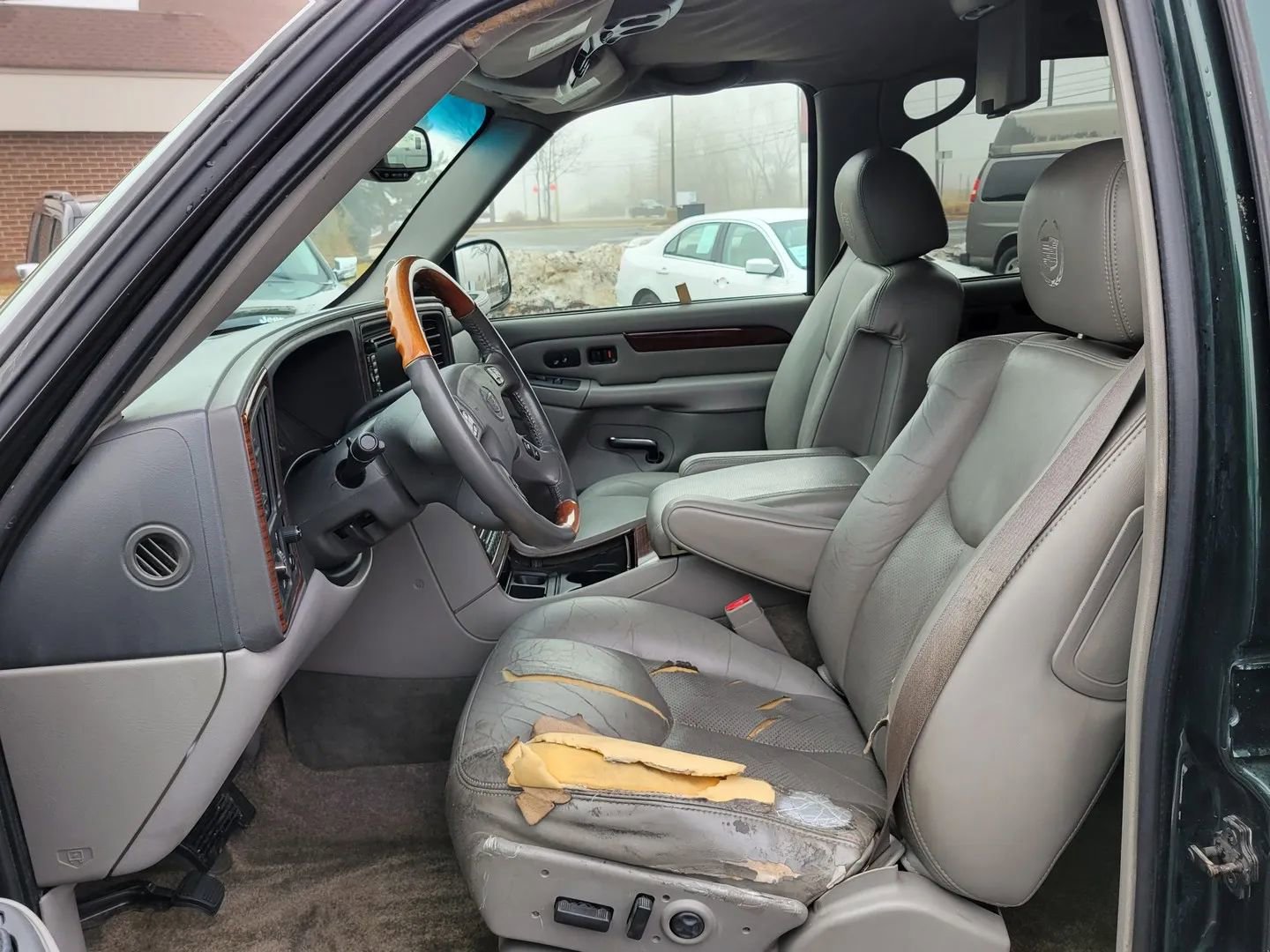Used 2003 Cadillac Escalade AWD image 2