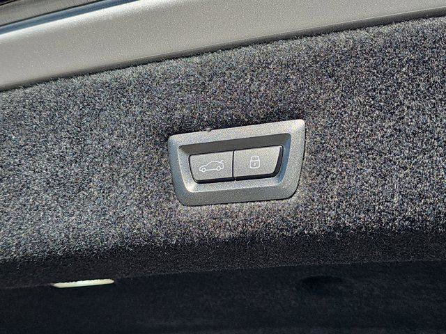 New 2025 BMW i7 xDrive60 w/ Premium Package image 15