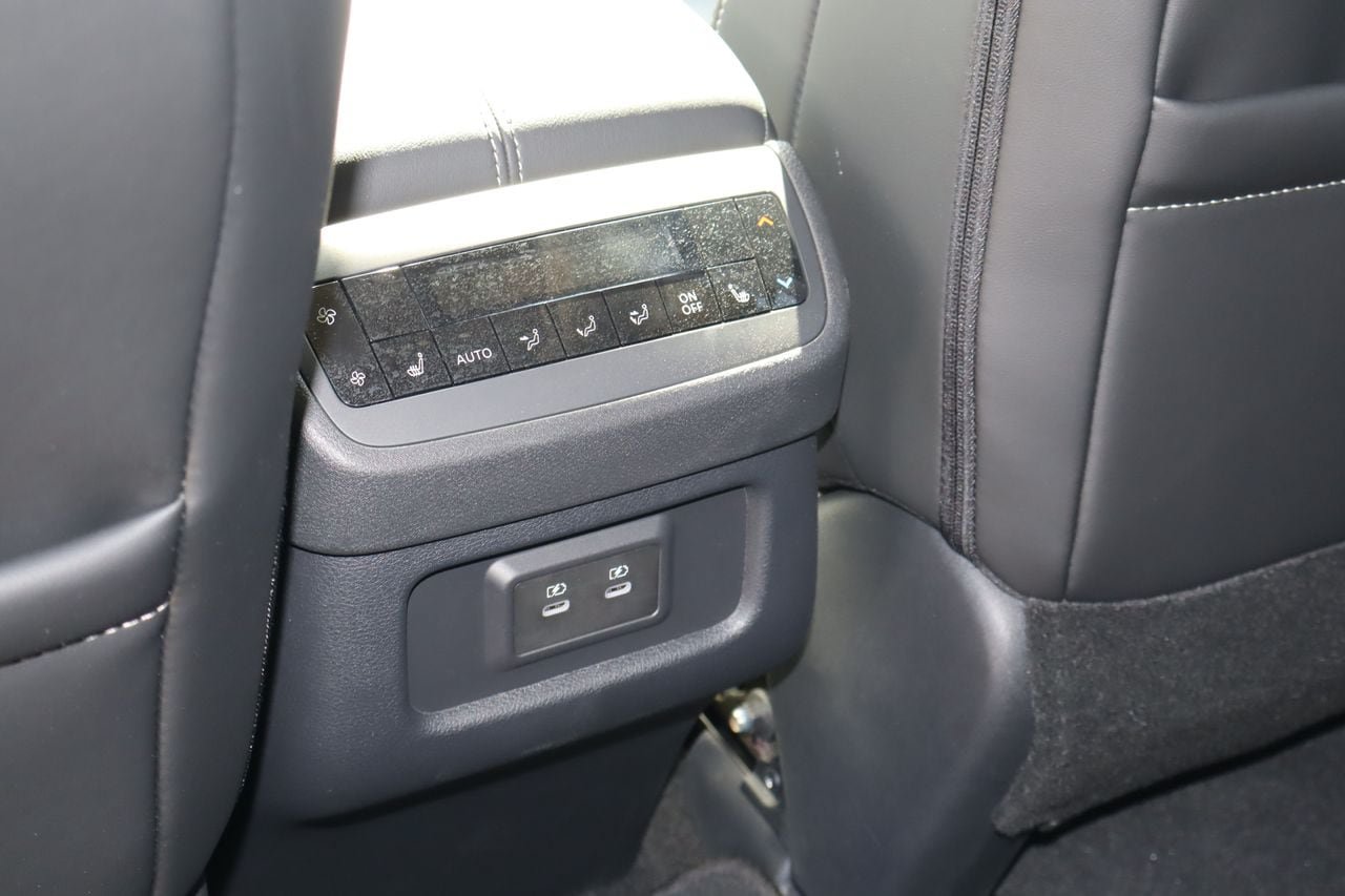 Used 2026 Nissan Pathfinder SL w/ SL Premium Package FWD image 21
