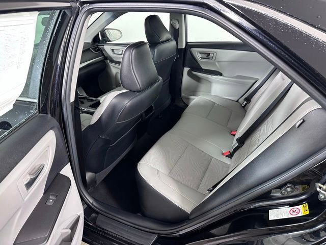 Used 2016 Toyota Camry SE w/ Moonroof Package FWD image 14