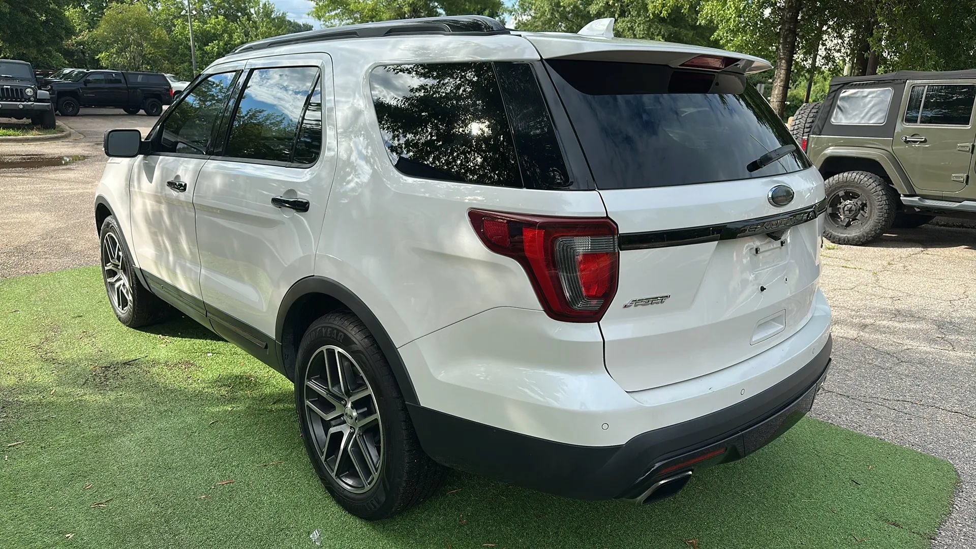 Used 2016 Ford Explorer Sport w/ Equipment Group 401A AWD/4WD image 5