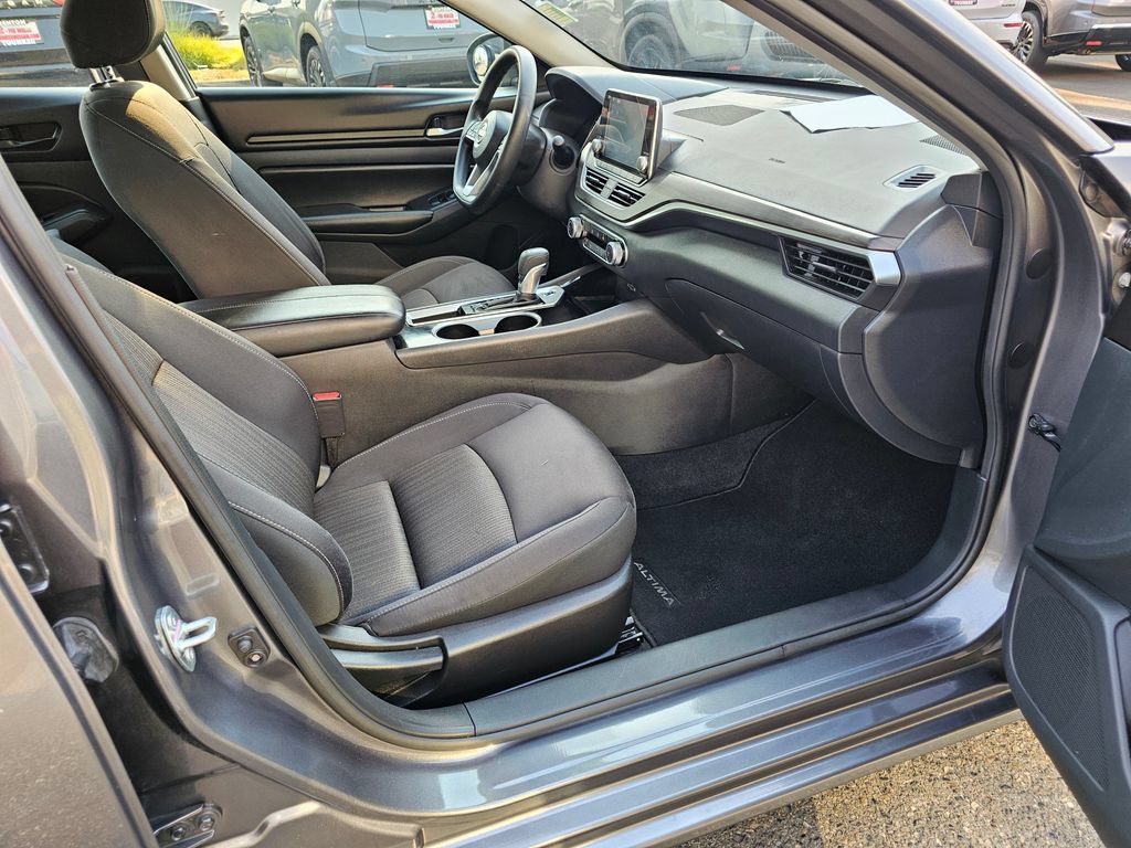 Used 2024 Nissan Altima 2.5 SV FWD image 12