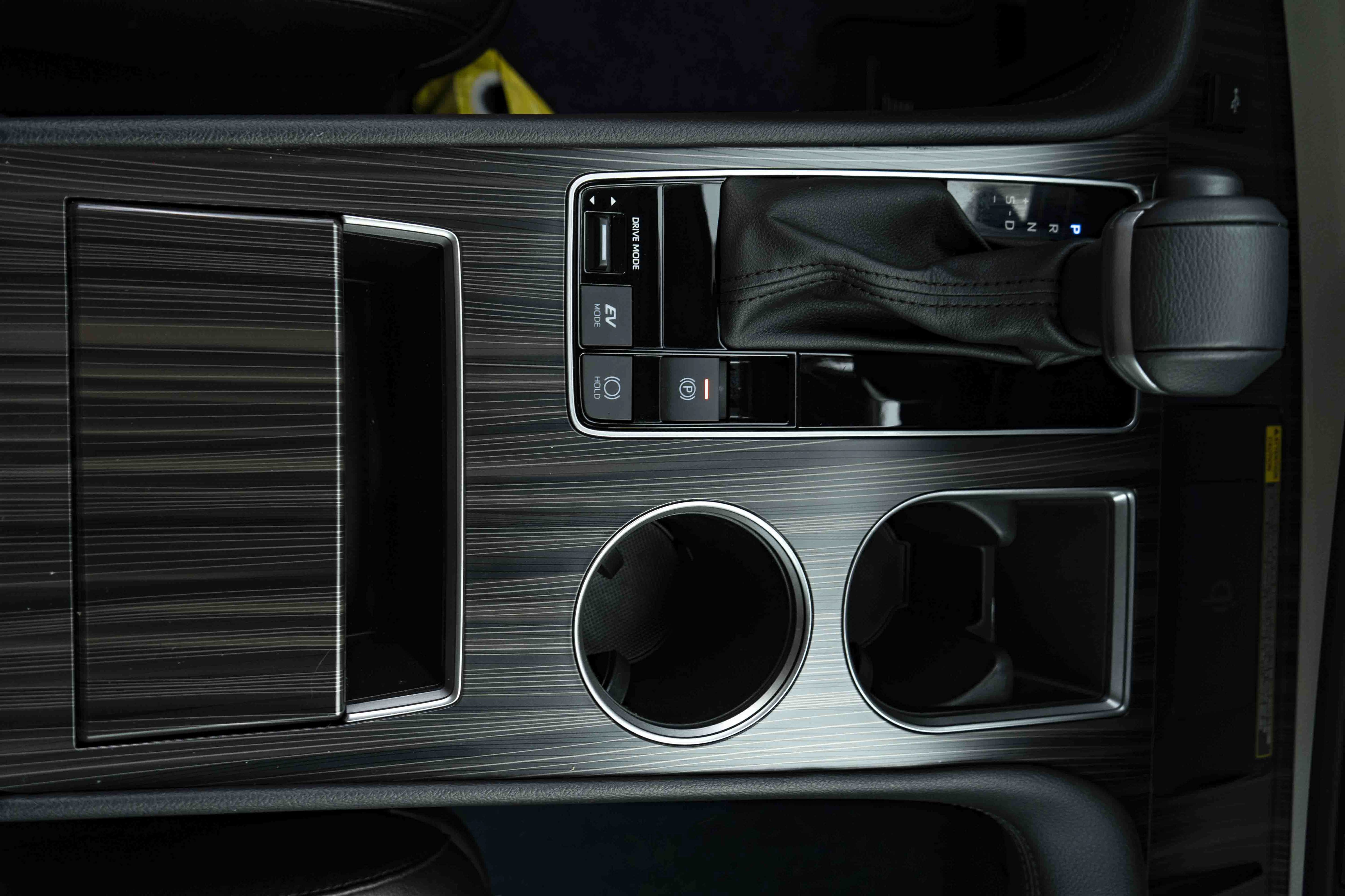 Used 2024 Toyota Sienna Platinum FWD image 30