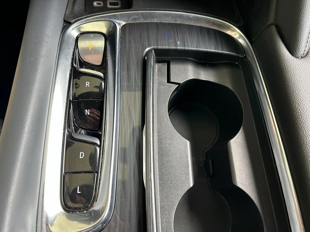 Used 2022 Buick Enclave Essence w/ Sport Touring Edition FWD image 20