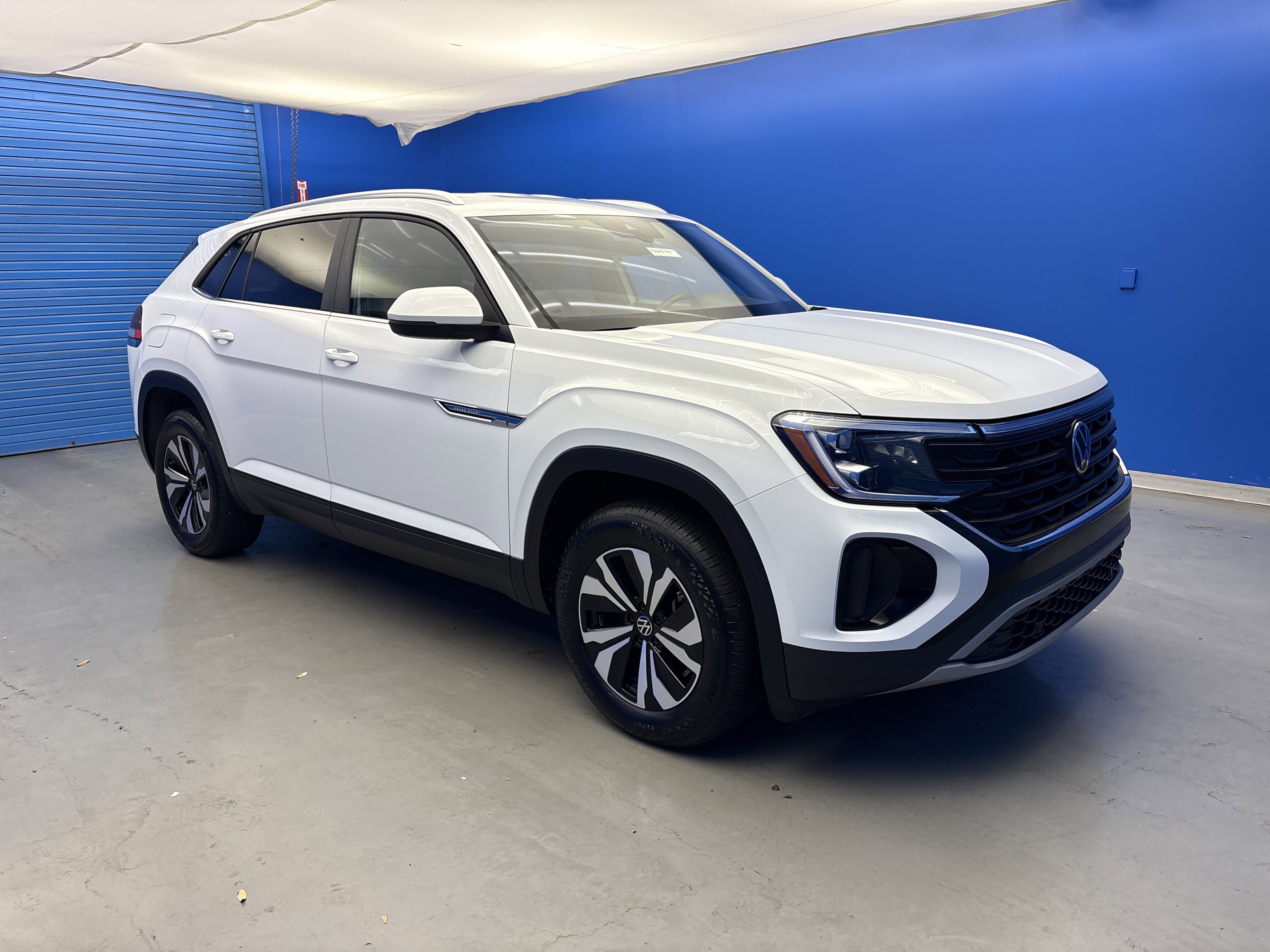 Certified 2024 Volkswagen Atlas Cross Sport SE image 2