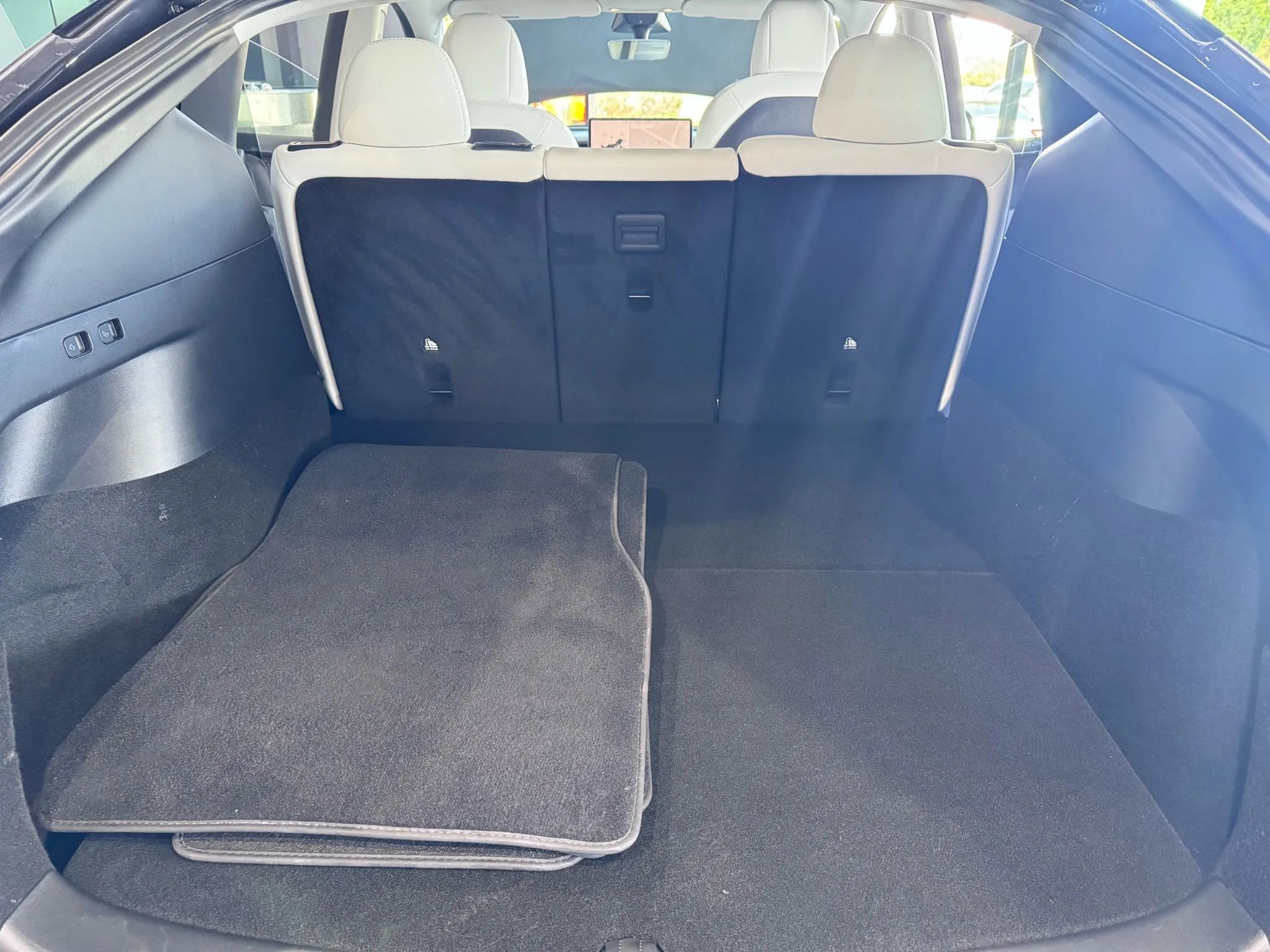 Used 2022 Tesla Model Y Long Range image 21