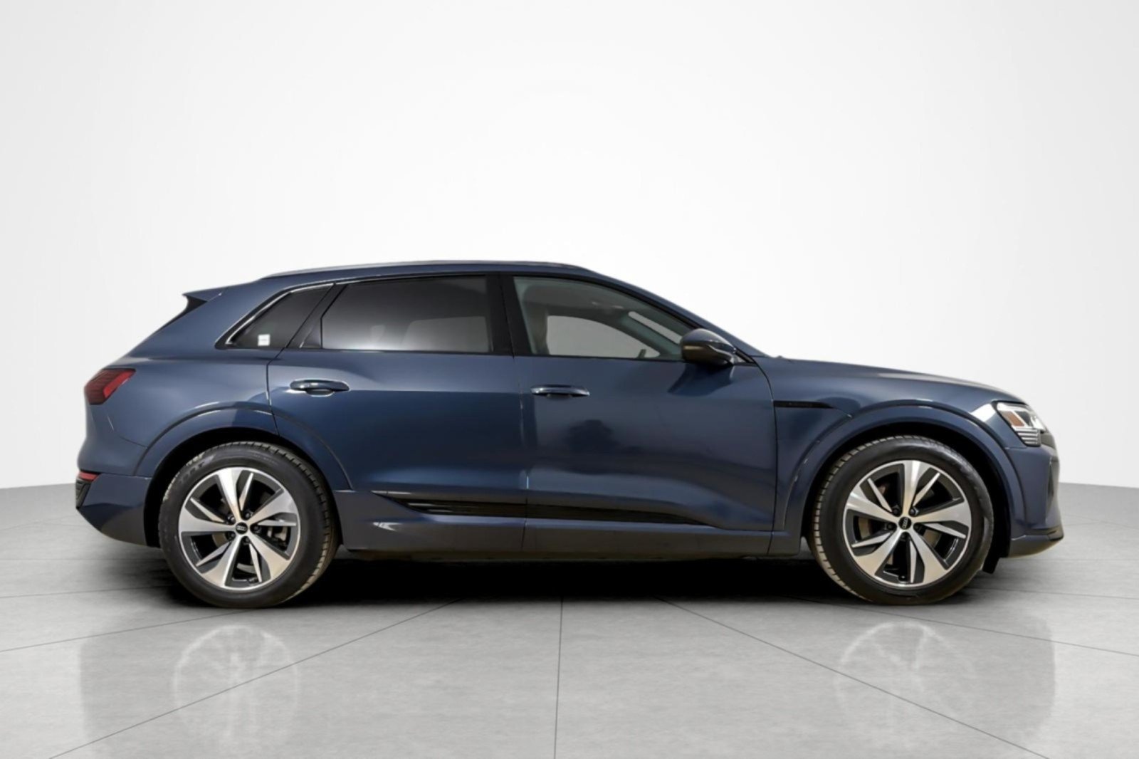 Used 2024 Audi Q8 e-tron Premium AWD/4WD image 6