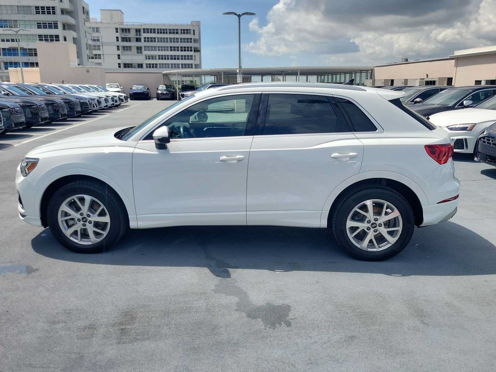 Certified 2024 Audi Q3 2.0T Premium w/ Convenience Package AWD/4WD image 3