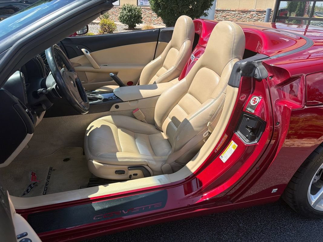 Used 2006 Chevrolet Corvette Convertible w/ Preferred Equipment Group RWD image 38