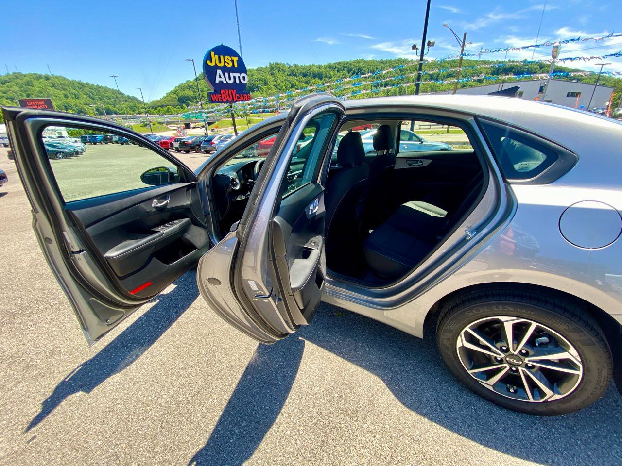 Used 2024 Kia Forte LXS FWD image 14