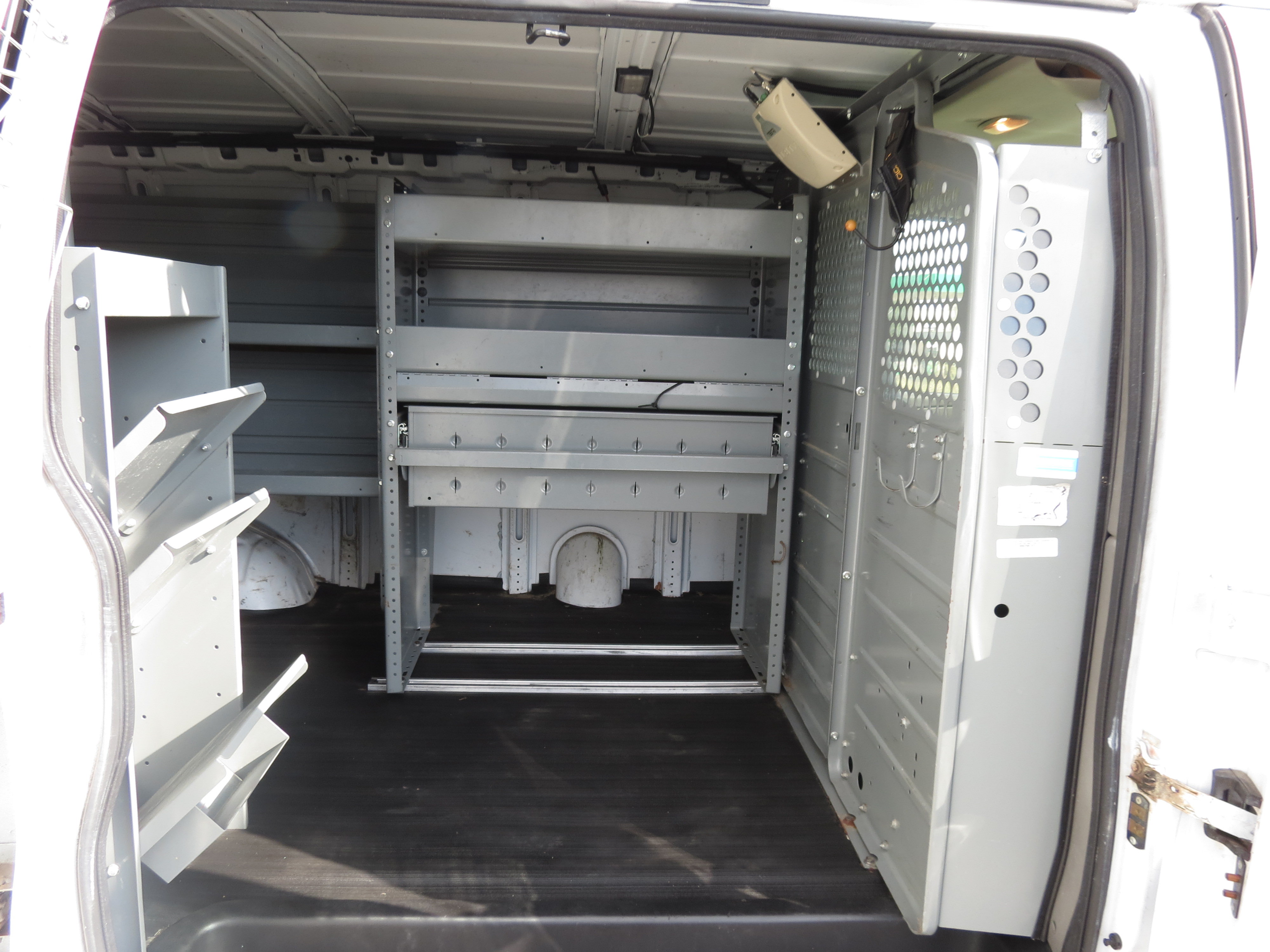 Used 2014 Chevrolet Express 2500 RWD image 26