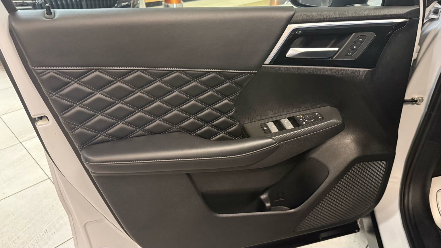 Used 2024 Mitsubishi Outlander SEL image 37