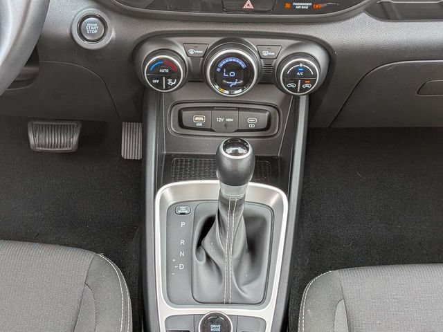 Used 2025 Hyundai Venue SEL FWD image 21