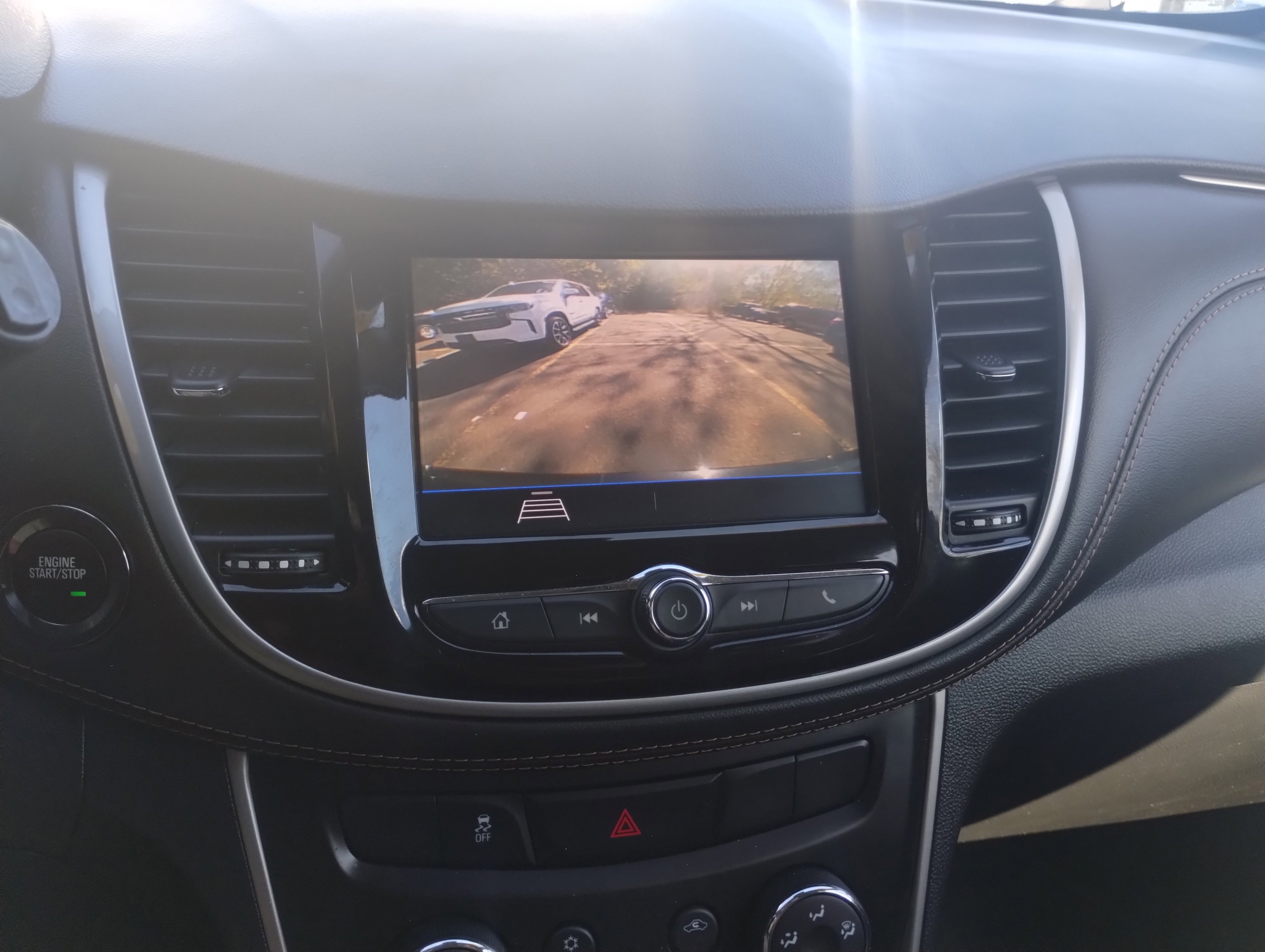 Used 2020 Chevrolet Trax LT w/ LT Convenience Package image 21