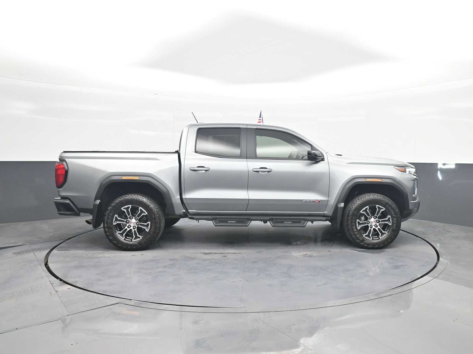 Used 2024 GMC Canyon AT4 w/ Technology Package AWD/4WD image 9