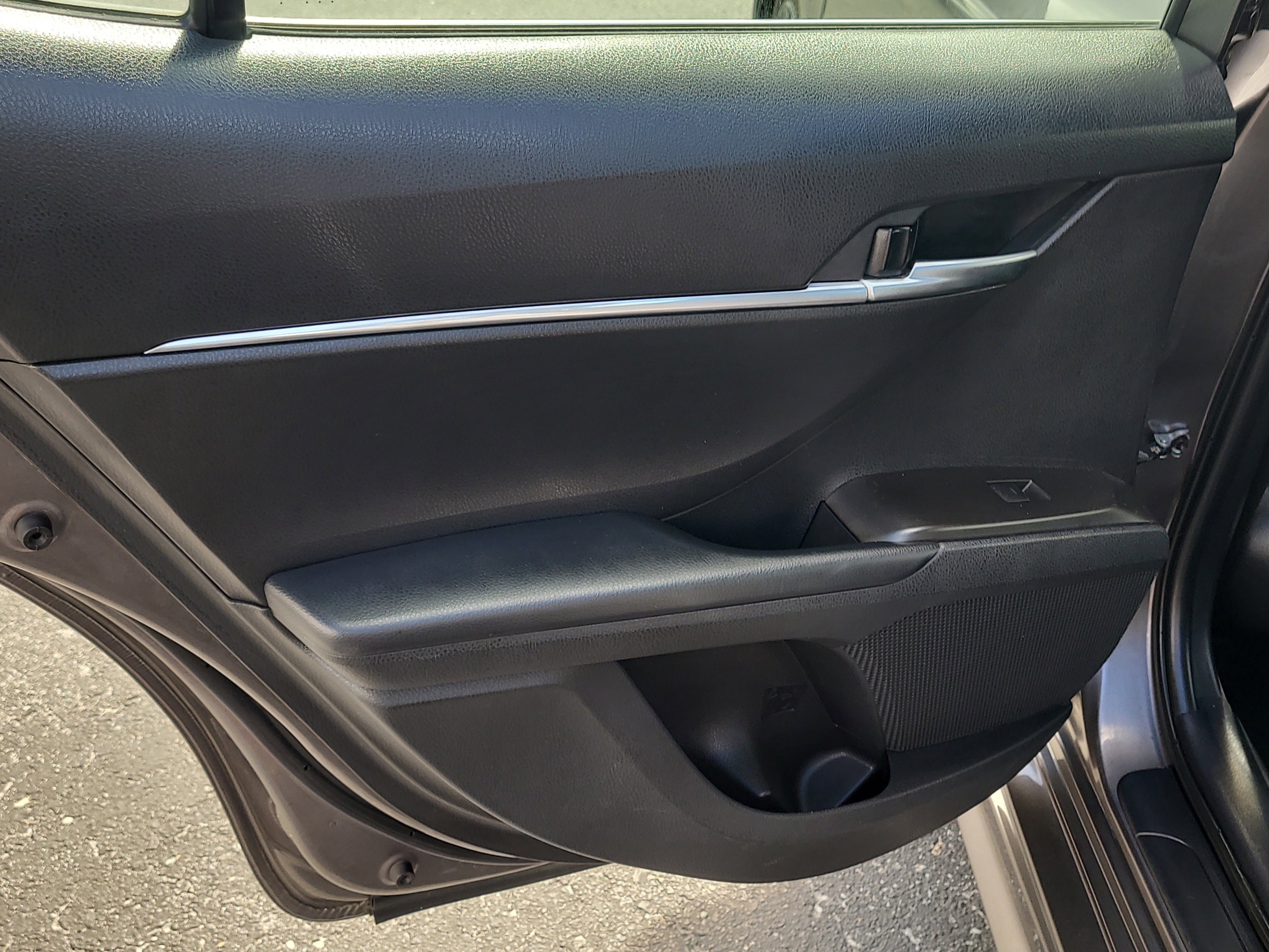 Used 2024 Toyota Camry SE image 11