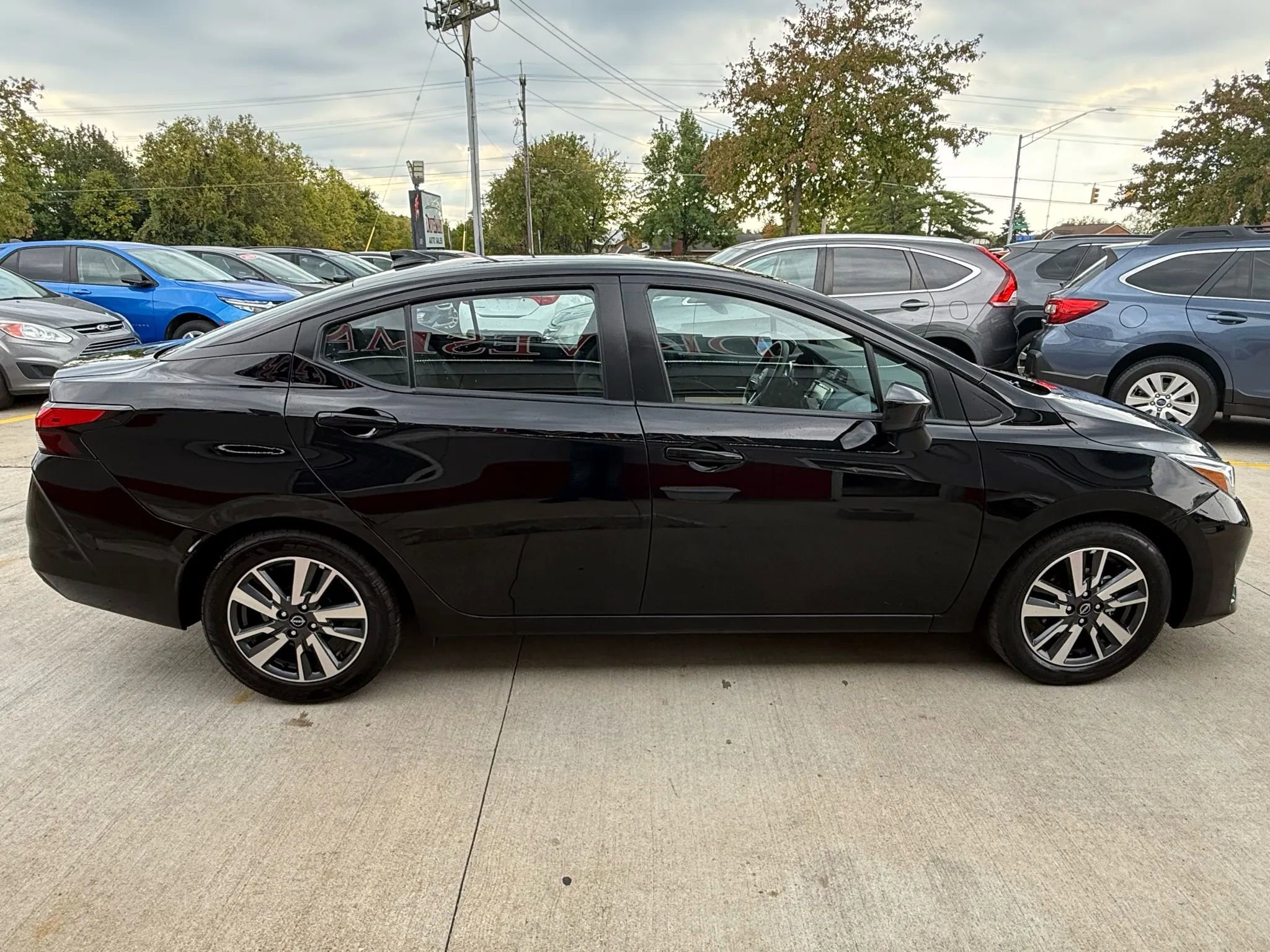 Used 2023 Nissan Versa SV image 8