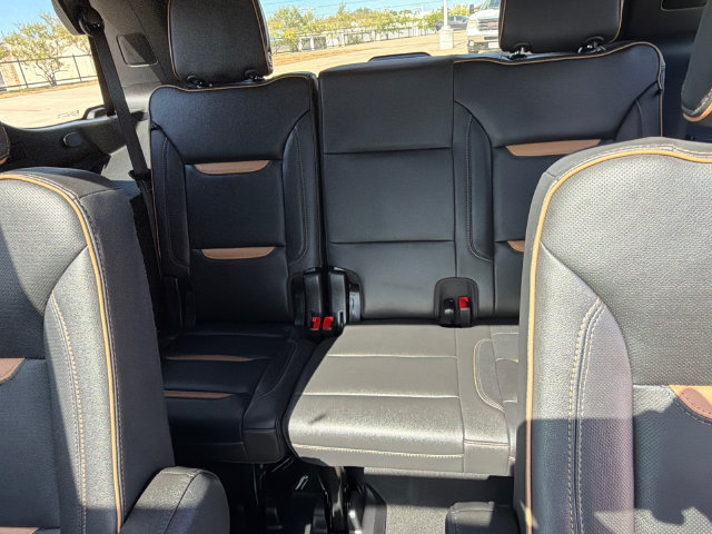Used 2024 GMC Yukon AT4 w/ Technology Package AWD/4WD image 22