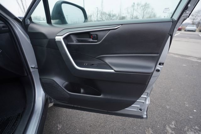 Used 2022 Toyota RAV4 LE image 20