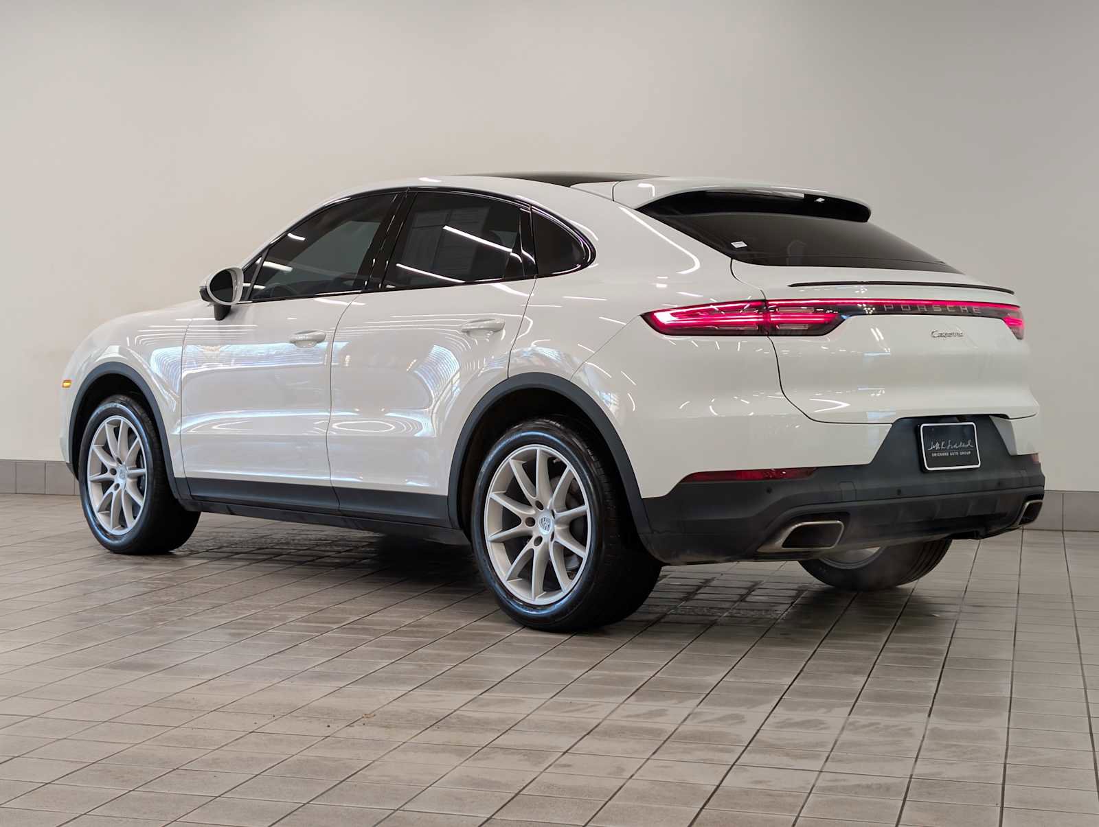 Used 2023 Porsche Cayenne Coupe image 3