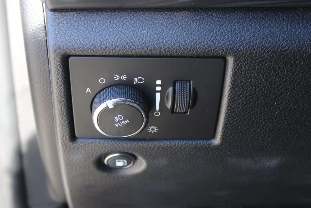 Used 2020 Jeep Grand Cherokee Altitude RWD image 27