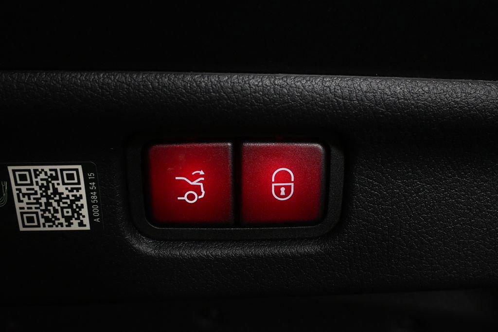 Used 2023 Mercedes-Benz C 300 Sedan image 29