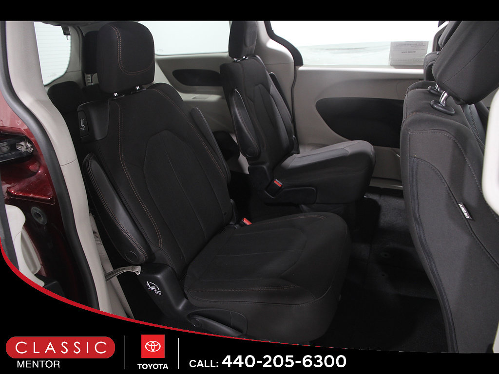 Used 2017 Chrysler Pacifica LX FWD image 19