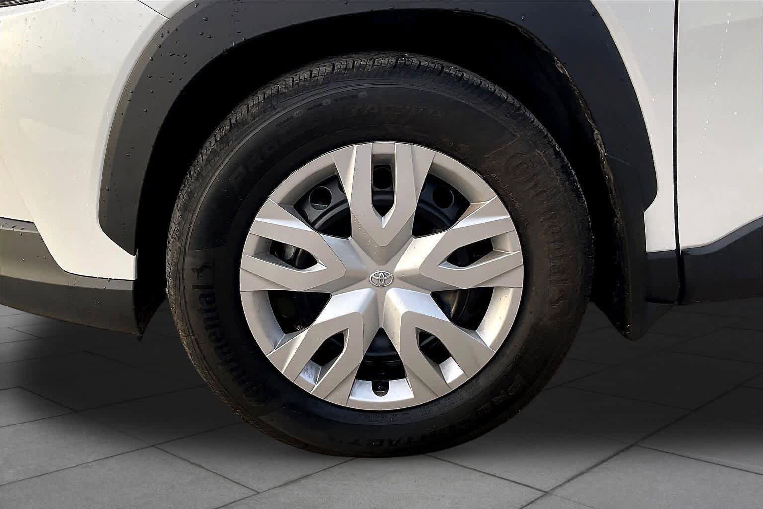 Used 2026 Toyota Corolla Cross L FWD image 11