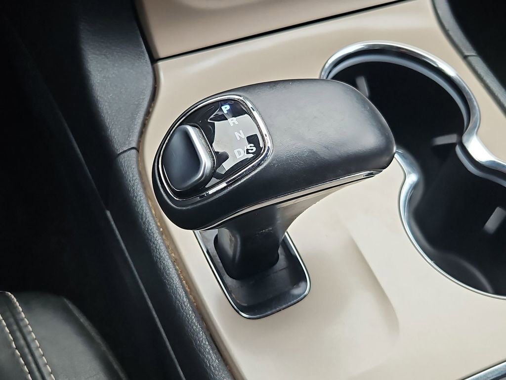 Used 2015 Jeep Grand Cherokee Limited w/ Trailer Tow Group IV image 27