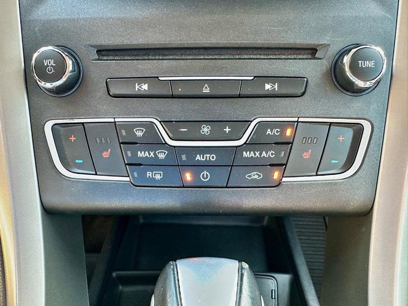 Used 2016 Ford Fusion SE w/ Equipment Group 202A image 24