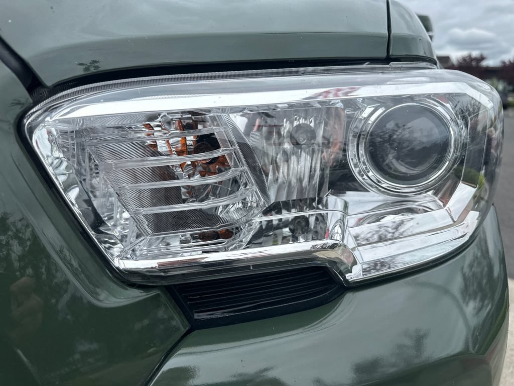 Used 2021 Toyota Tacoma SR5 w/ Trail Edition AWD/4WD image 9