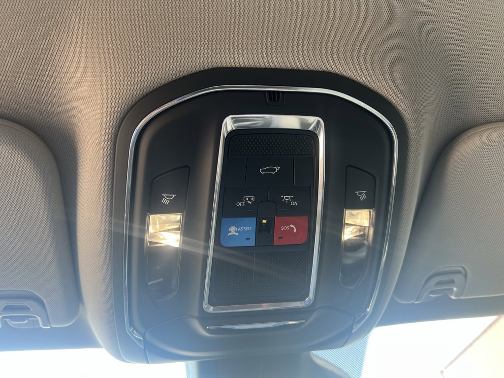 New 2024 Jeep Wagoneer L Series II w/ HD Trailer Tow Package image 25