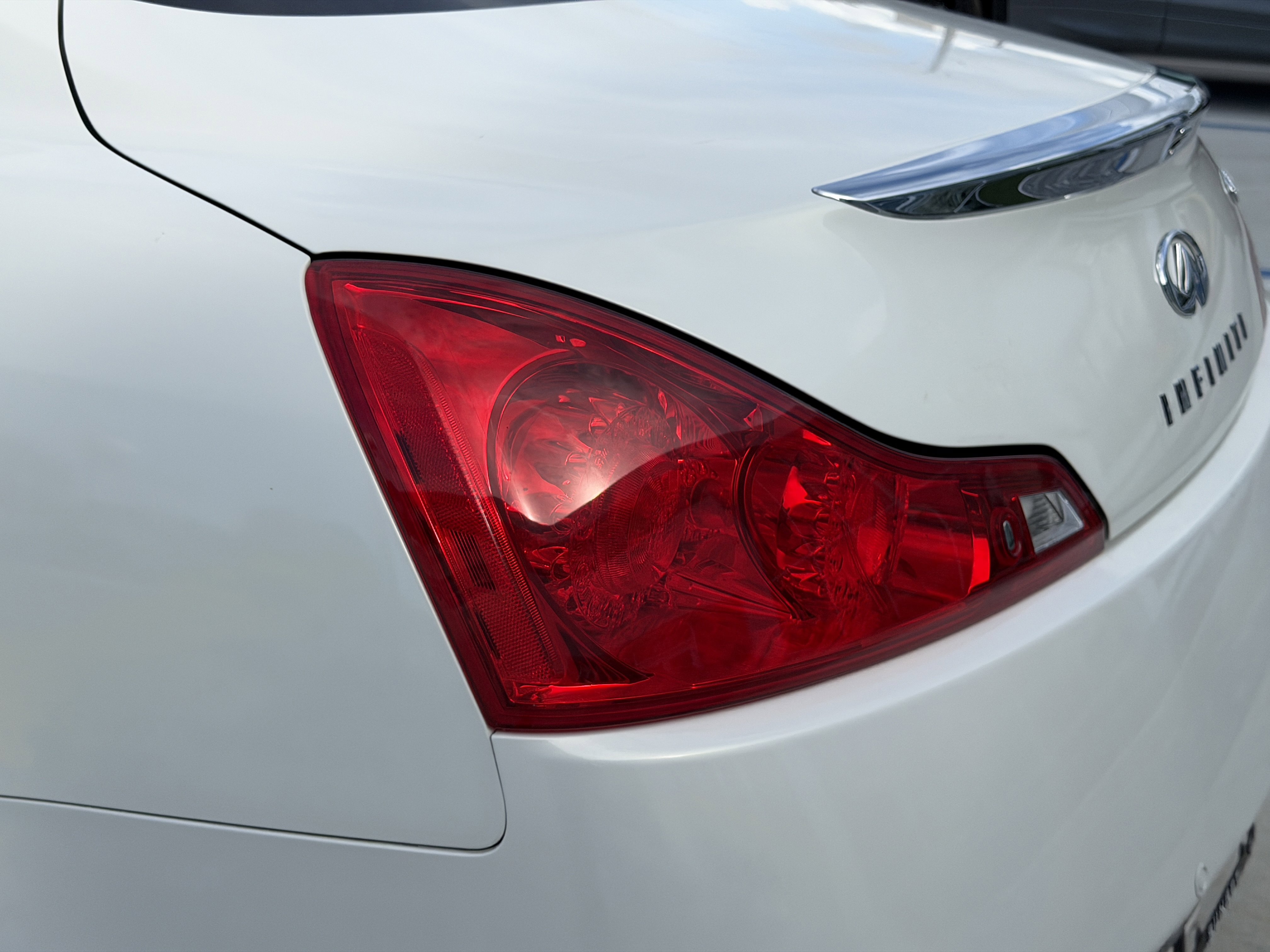 Used 2010 INFINITI G37 Journey w/ Premium Pkg image 9