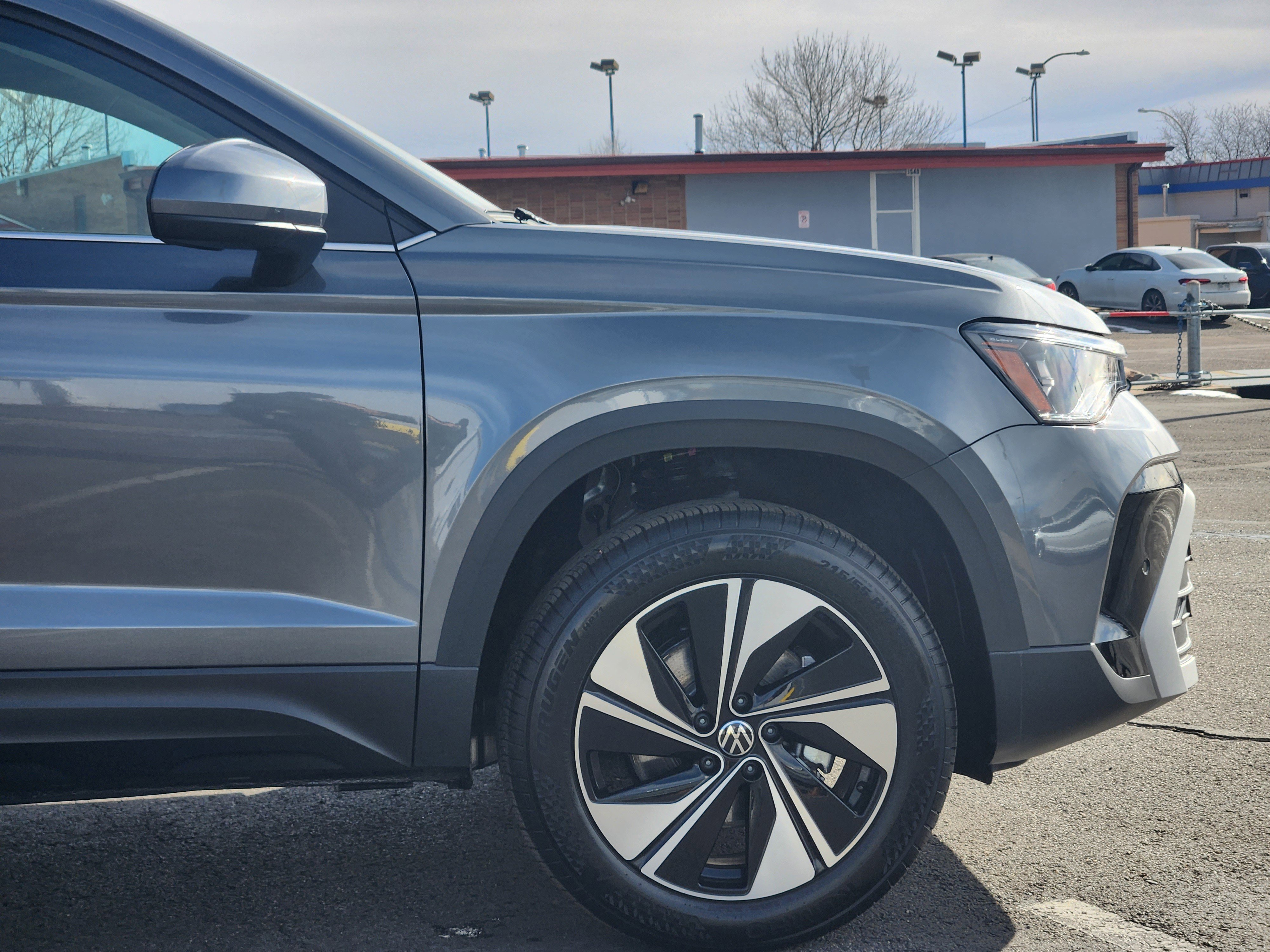 Used 2025 Volkswagen Taos SE image 8