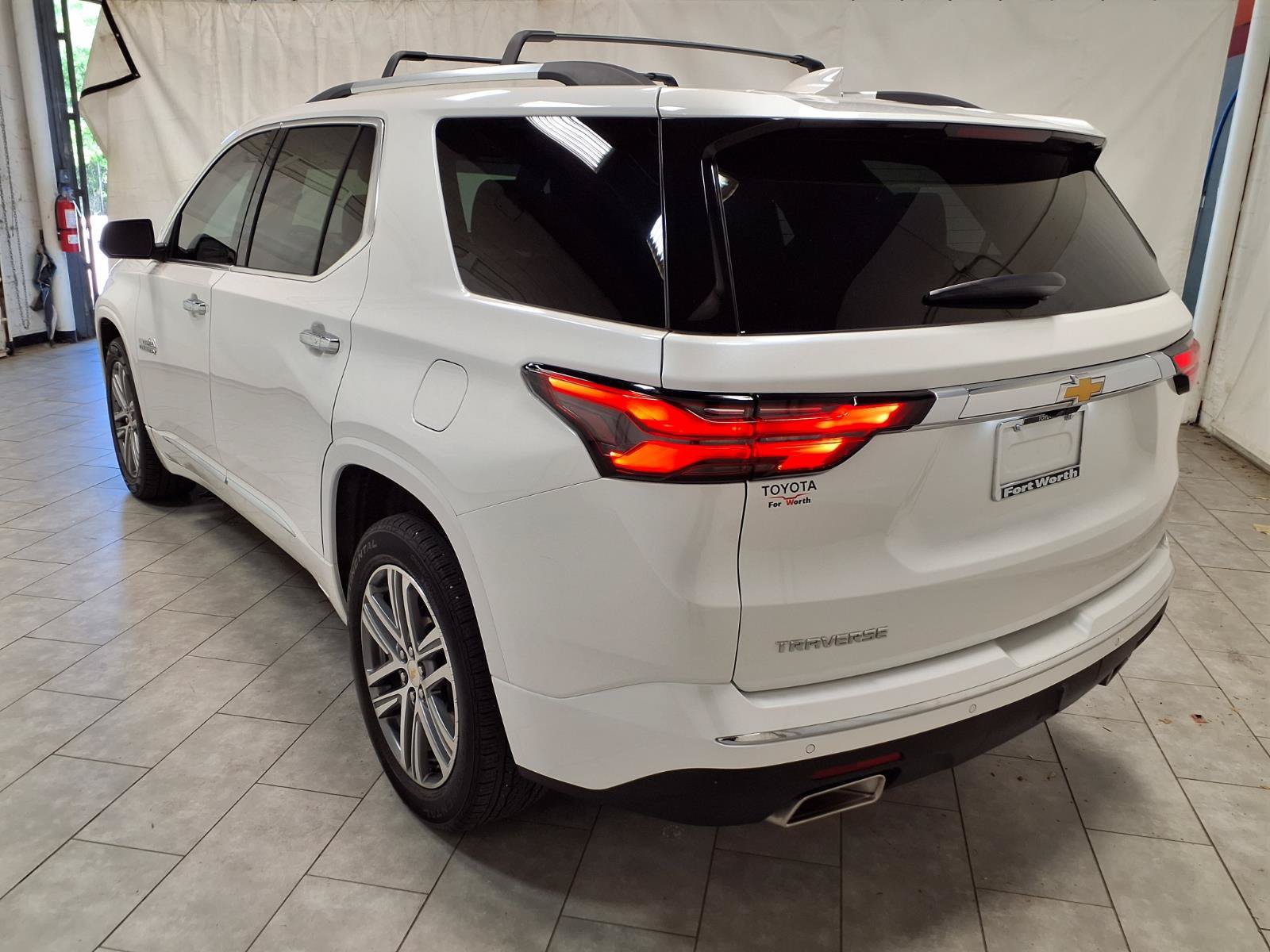 Used 2023 Chevrolet Traverse High Country FWD image 7