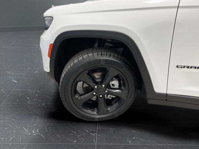 Used 2023 Jeep Grand Cherokee Limited w/ Luxury Tech Group II image 36
