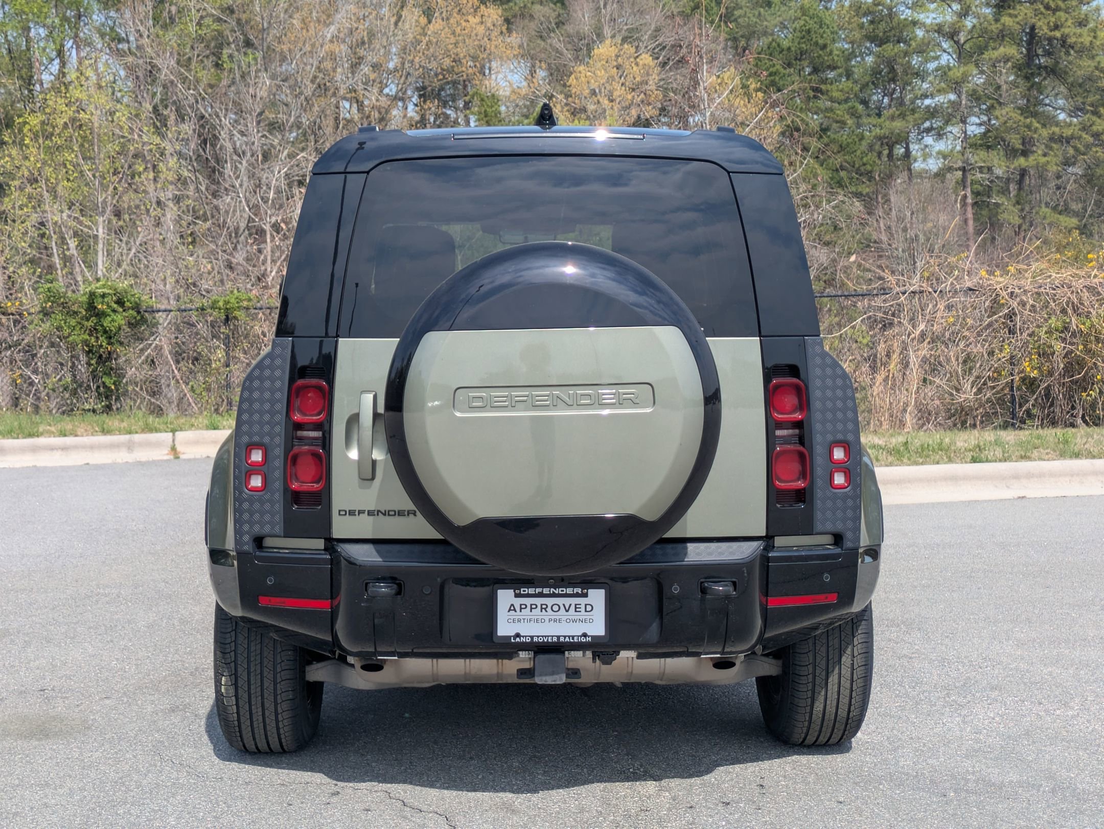 Certified 2024 Land Rover Defender 110 X-Dynamic SE image 6