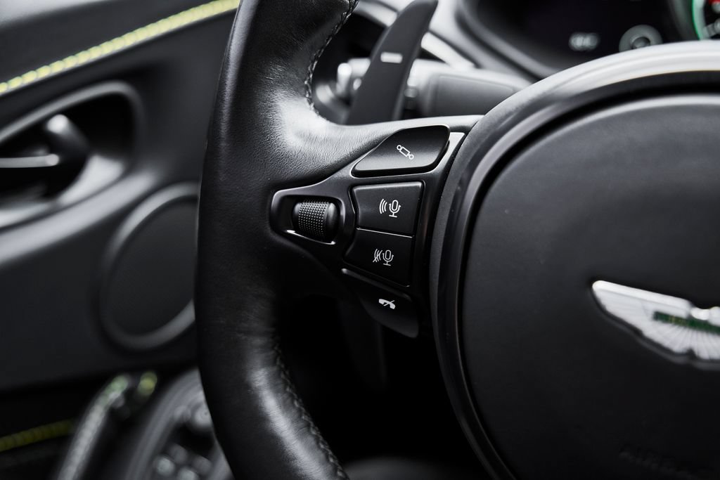 Used 2023 Aston Martin V8 Vantage Coupe RWD image 41