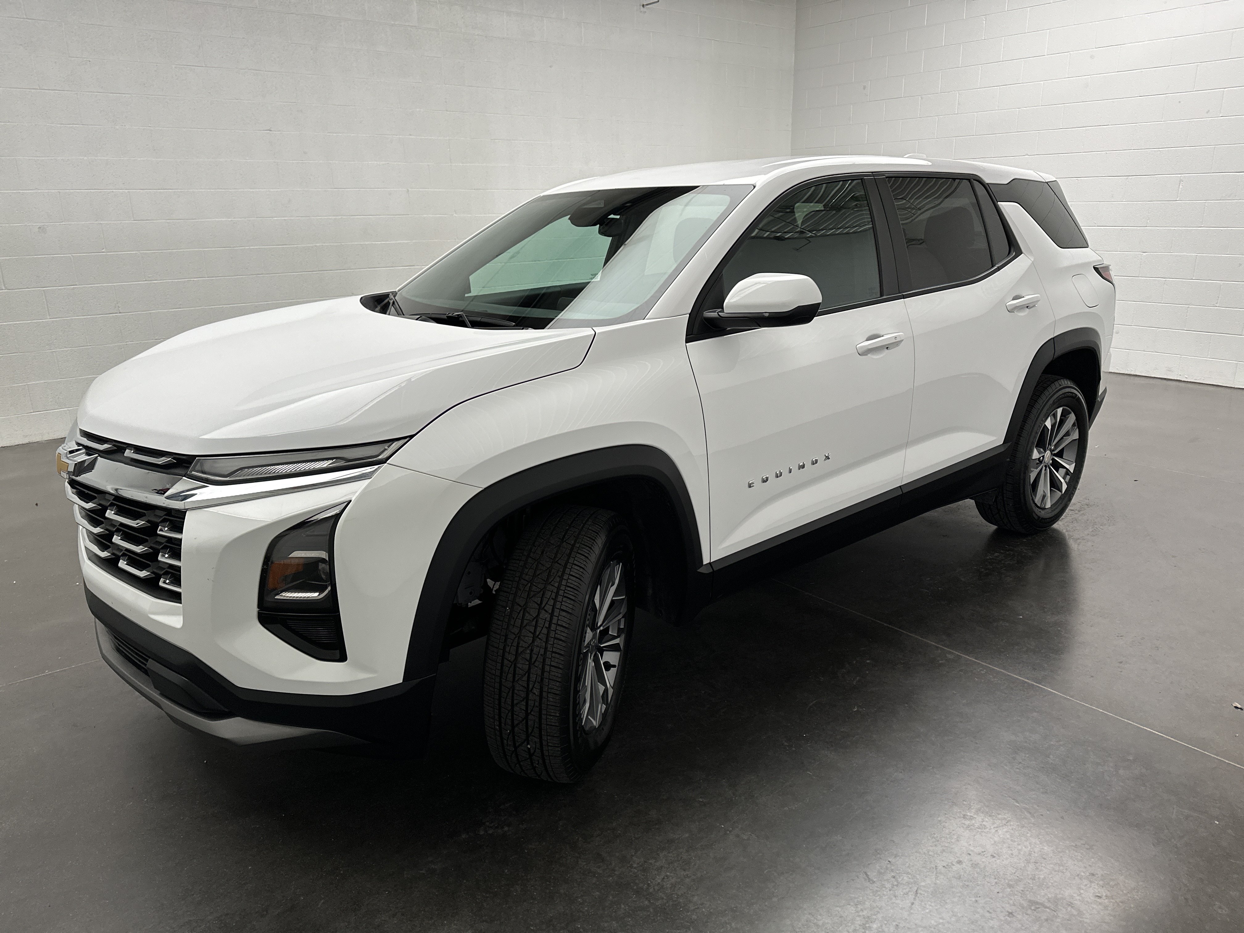 Used 2026 Chevrolet Equinox LT FWD image 4